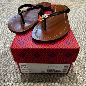 Tory Burch. Terra Thong Sandal. Size 6.5. Patent Calf Black